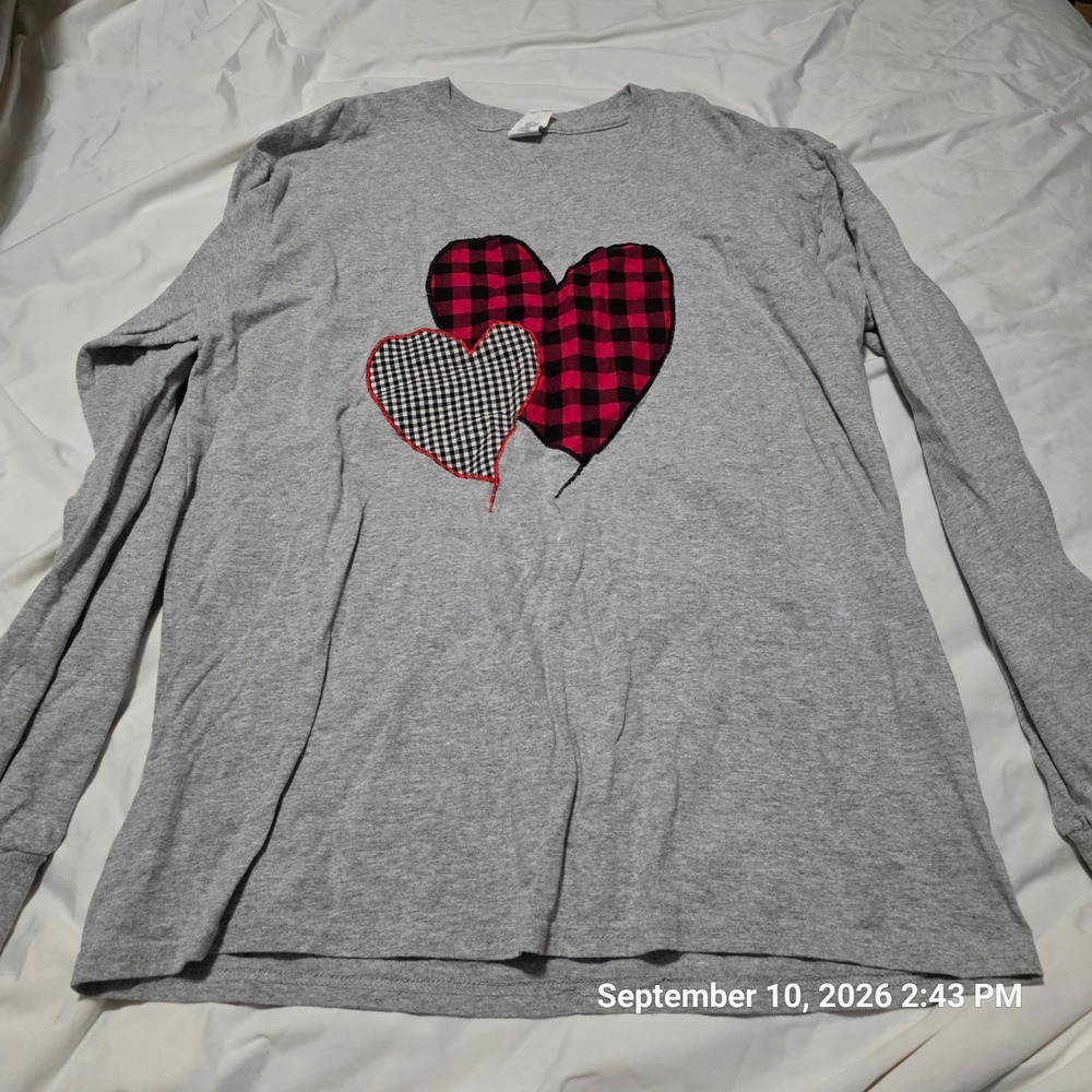 Gildan Heavy Cotton Gray Long Sleeve Heart Plaid Gingham Tee Shirt Womens Large